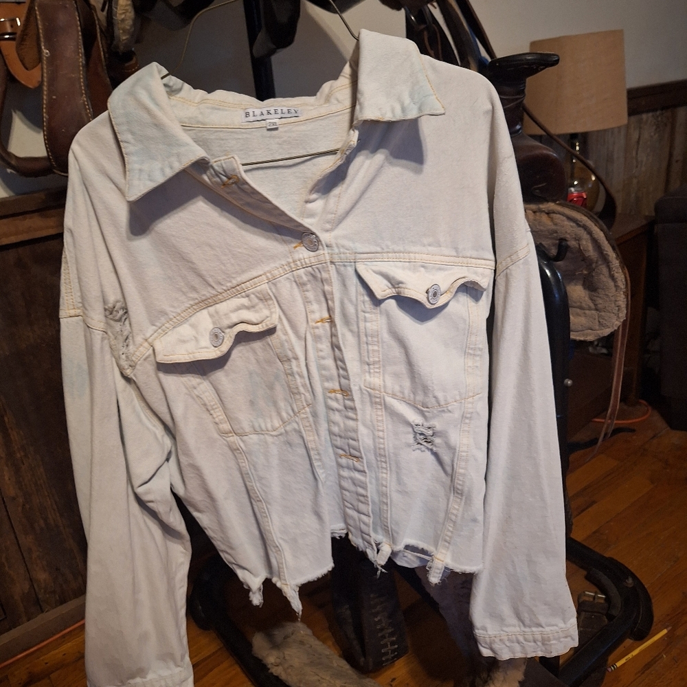 Jacket from Blakeley size 2X. Off white